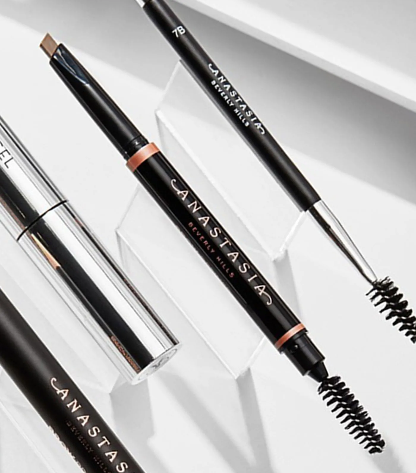 Free Mini Brow Definer in Soft Brown